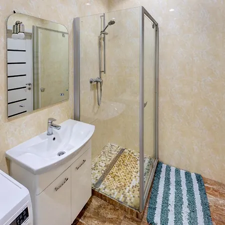 Near Botanical Garden Ym.hryshka Apartment