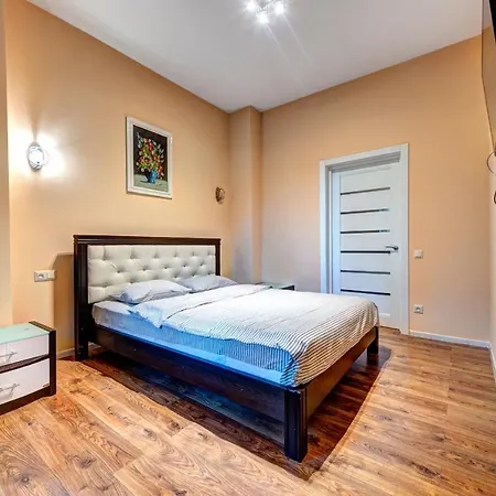 Near Botanical Garden Ym.hryshka Apartment