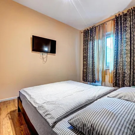 Near Botanical Garden Ym.hryshka Apartment *