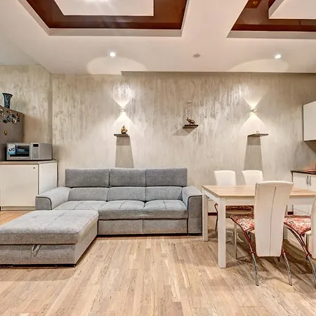 Near Botanical Garden Ym.hryshka Apartment