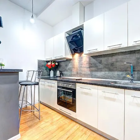 Near Botanical Garden Ym.hryshka Apartment